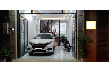 BÁN NHÀ TẶNG NỘI THẤT VỀ Ở LUÔN PHỐ TRUNG KÍNH CẦU GIẤY 52M2 X 5T GARA OTO 10.2TỶ